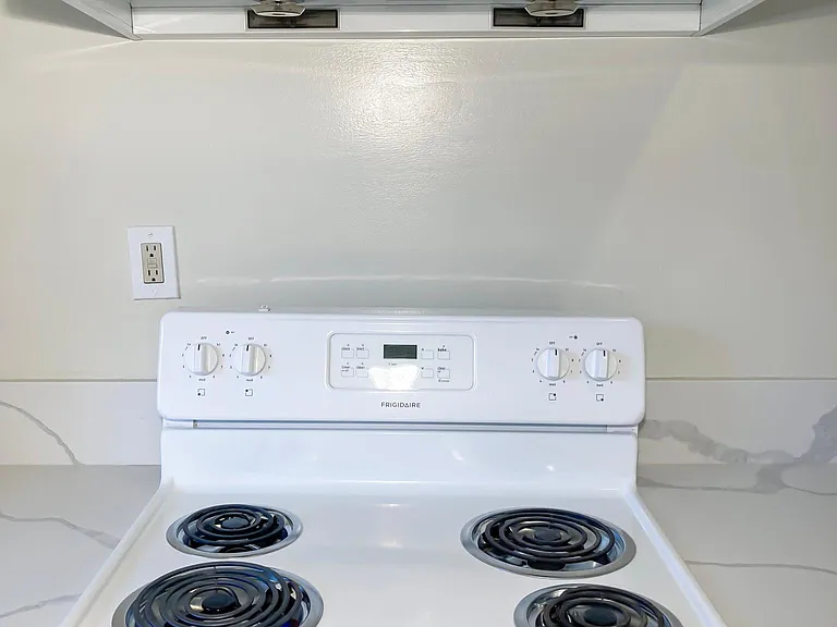 421 North Monterey Street — Photo 8