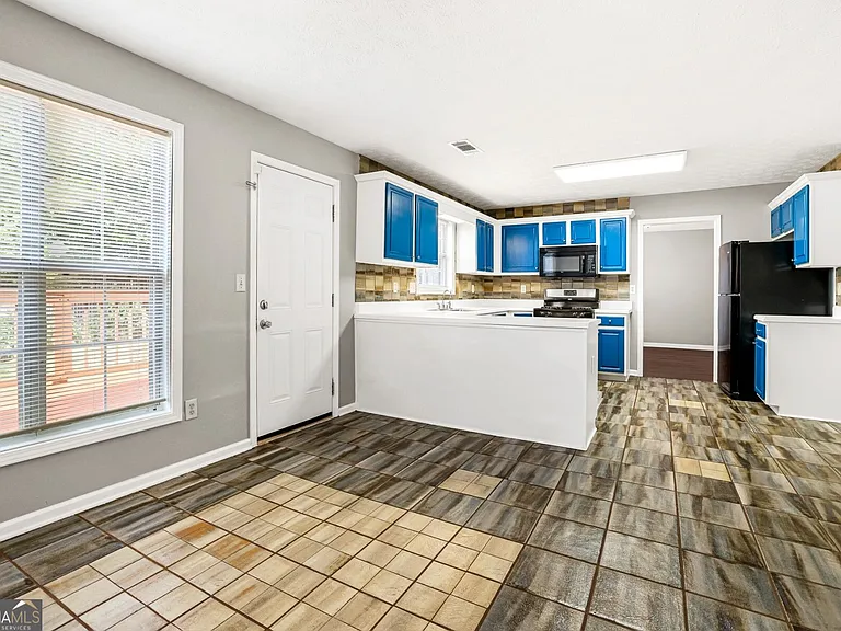 690 Burnham Rdg — Photo 7