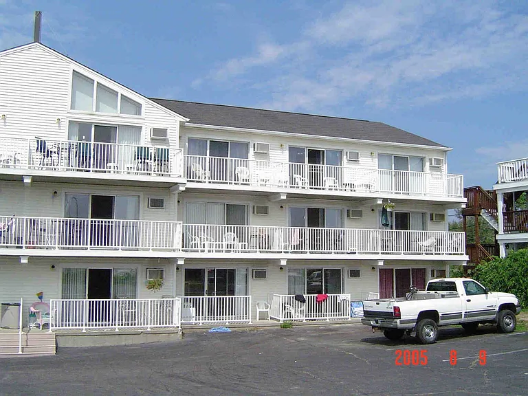 933 Ocean Blvd #105 — Photo 2