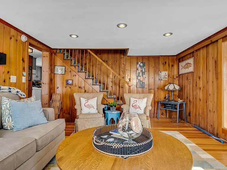 32 Bassett Ln — Photo 5