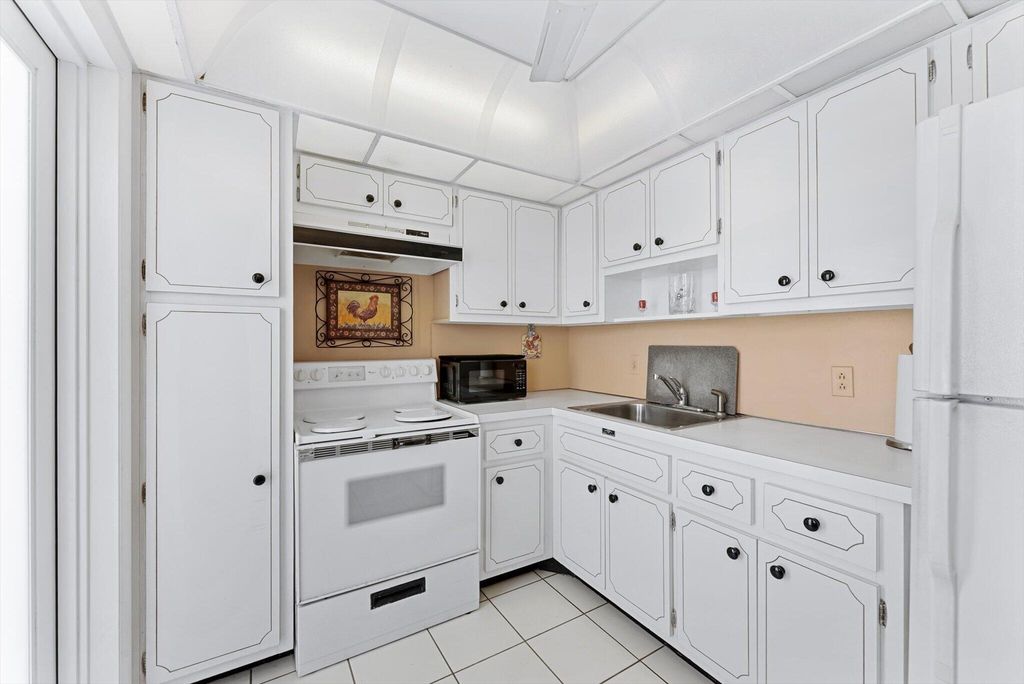 201 N Ocean Boulevard #1102, photo 5