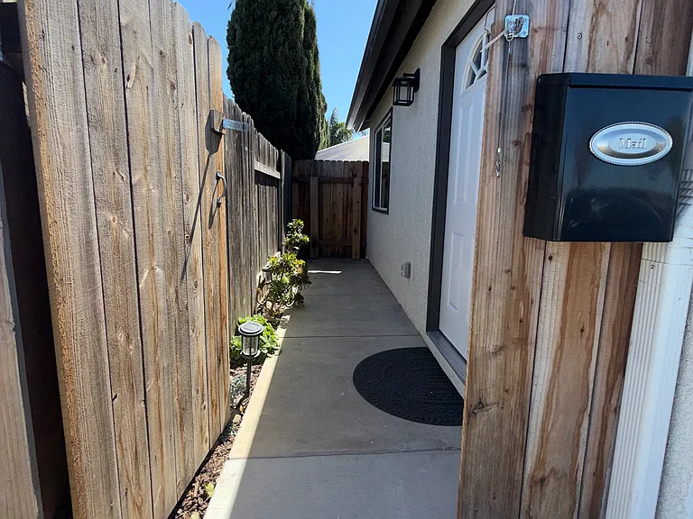 Darbeton Ave — Photo 16