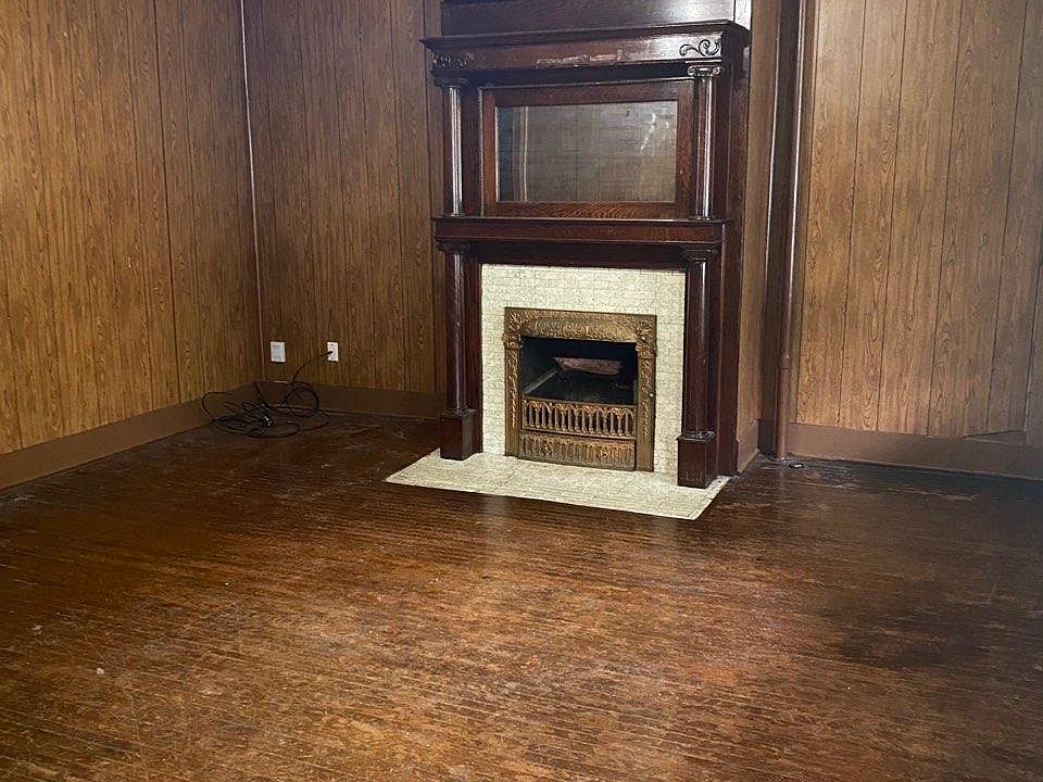 2nd image of 322 S 6th St