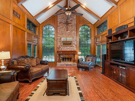 5th image of 15322 Wilkshire Ct