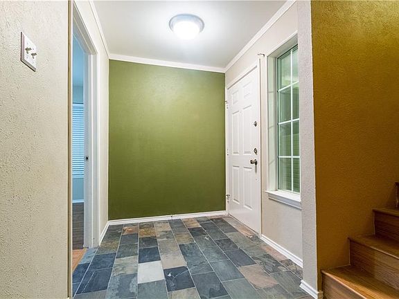 4th image of 723 Creekwood Ct