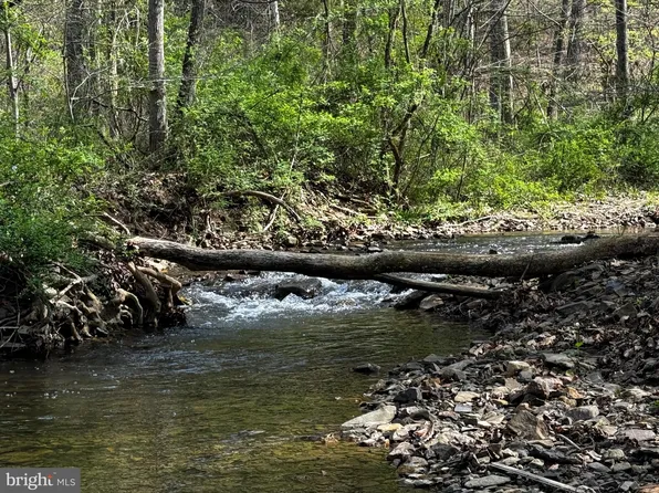 1563 Parkinson Rd, Gerrardstown, WV 25420