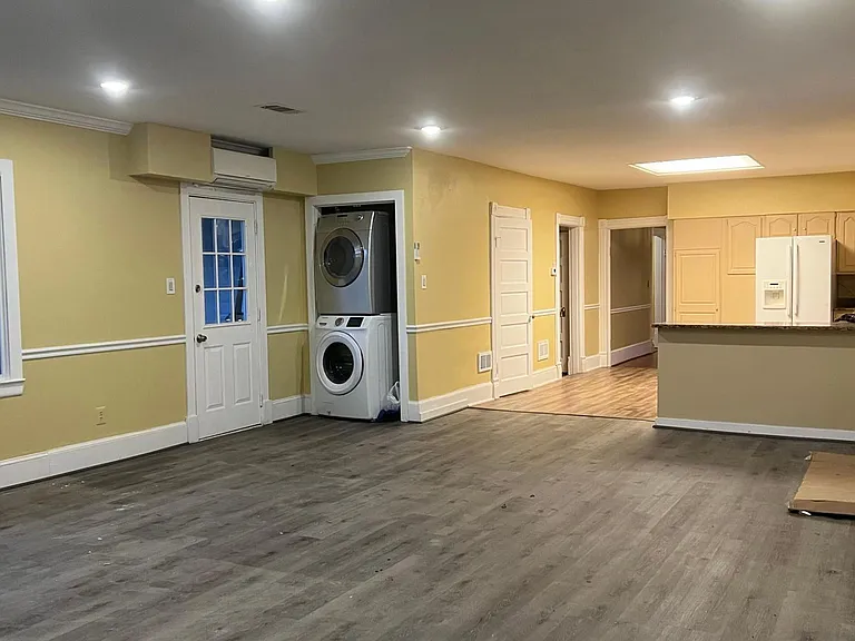Living Room, Washer/Dryer