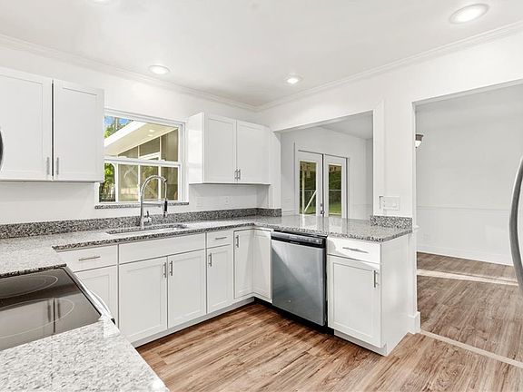 3rd image of 634 NW Avens St