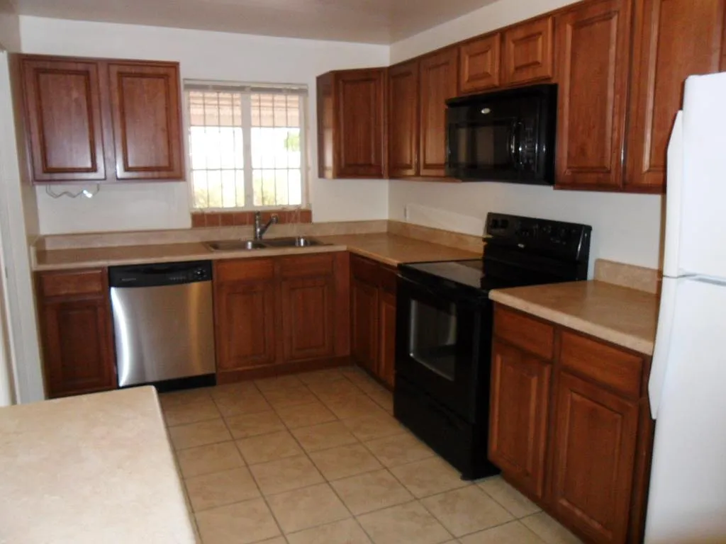 4 bed, 1680 sqft, $2,860 — Photo 3