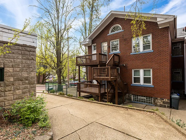 5500 Bartlett St — Photo 2