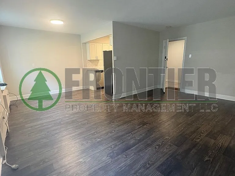 Renovated Studios, 1, & 2 bed apartments! — Photo 28