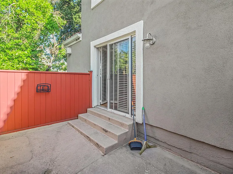 49 N Parkwood Ave #1 — Photo 17