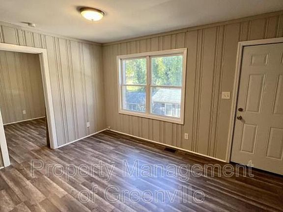3rd image of 326 Loop St APT B