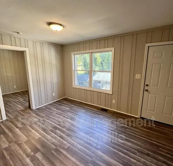 326 Loop St #B — Photo 3