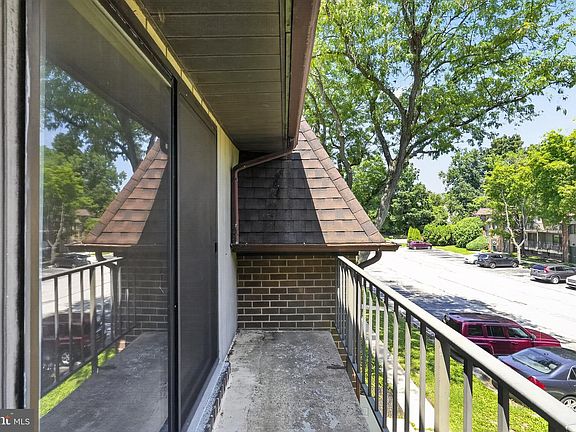 2nd image of 828 Putnam Blvd #53B