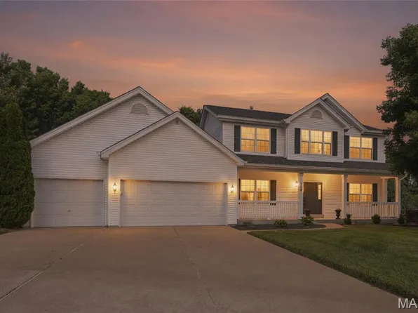 129 Coppersmith Ct, Saint Charles, MO 63301