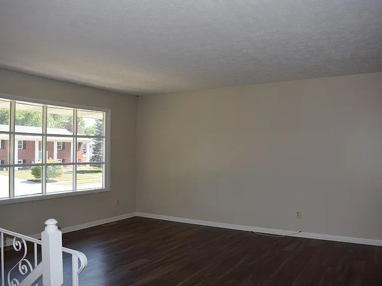 2609 Hall Ct — Photo 4
