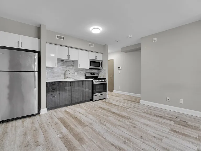 59 Russell Ave #4 — Photo 4