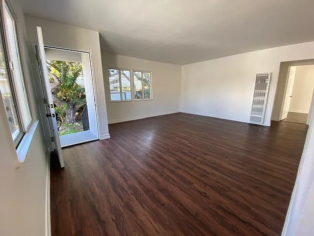 View from the kitchen into the living room. Facing the entrance door.