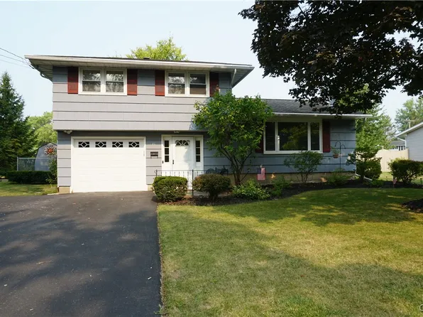 81 Bayberry Cir, Liverpool, NY 13090