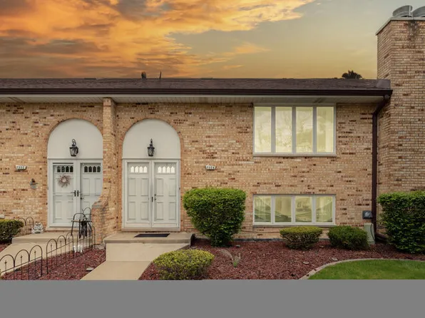 7328 W 153rd St, Orland Park, IL 60462