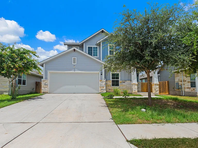 310 Rimrock Ct — Photo 2