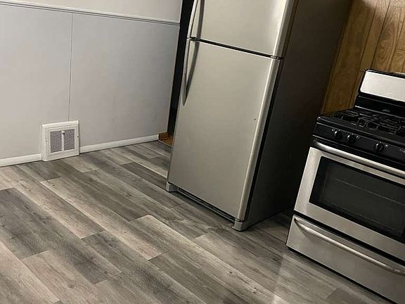 5th image of 21650 Fuller Ave