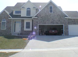 9818 Hickory Dr, Urbandale, IA 50322