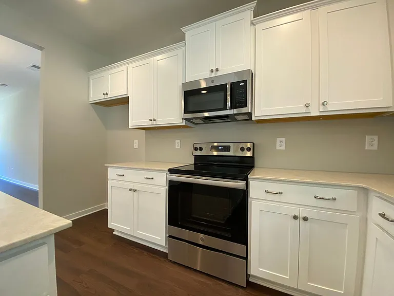 7937 Saint James Dr — Photo 6