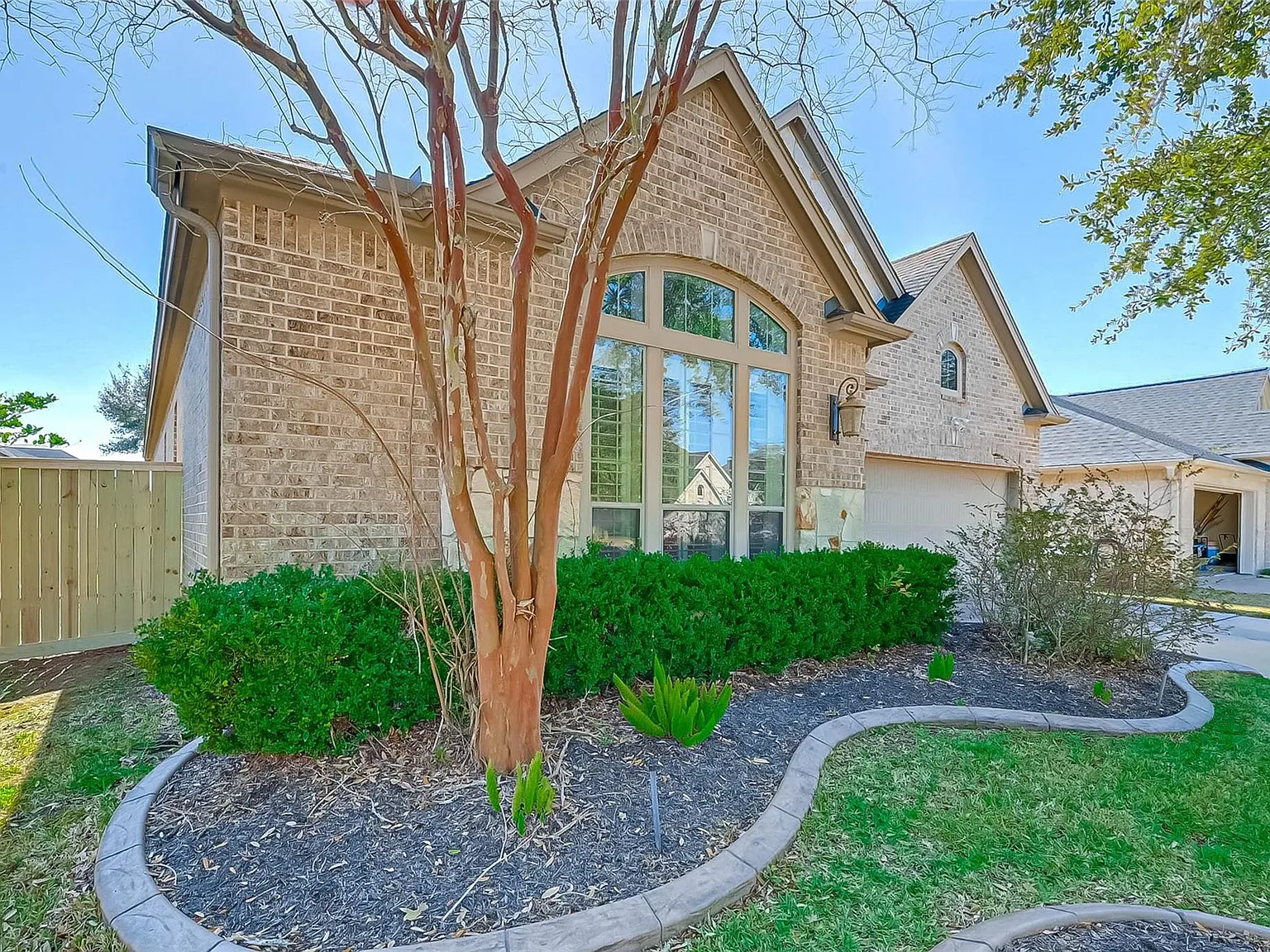 4 bed, 3.0 bath, 2907 sqft, $2,900 — Photo 2