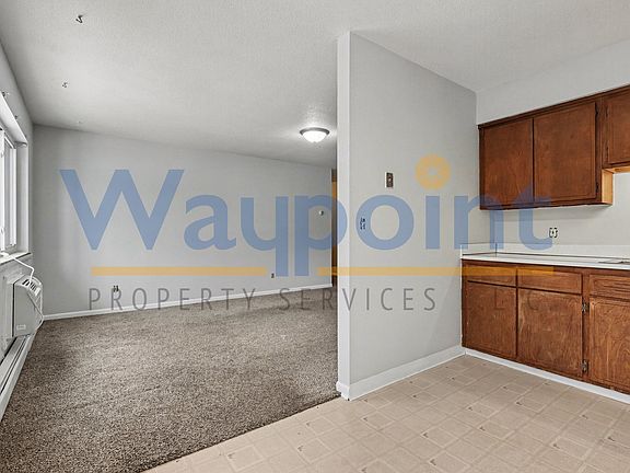 3rd image of 914 E Oak St APT 7