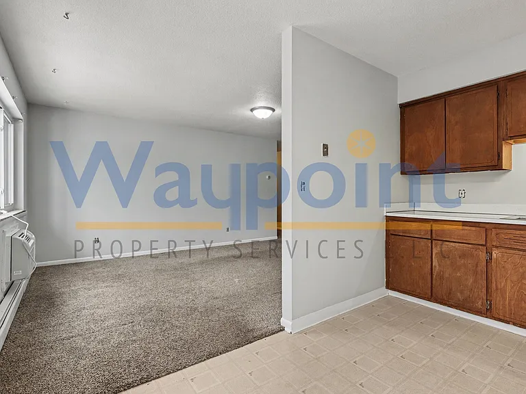 908 E Oak St #3 — Photo 3