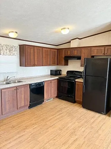 132 Railroad Ave Photo 1