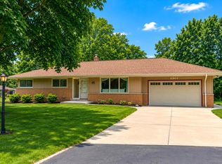 6901 N Crestwood DRIVE, Glendale, WI 53209