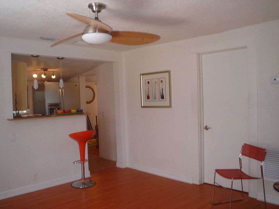 2nd image of 4916 Washington Dr