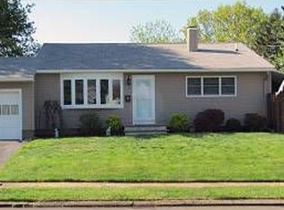 9 Barrier Dr, Hazlet, NJ 07730