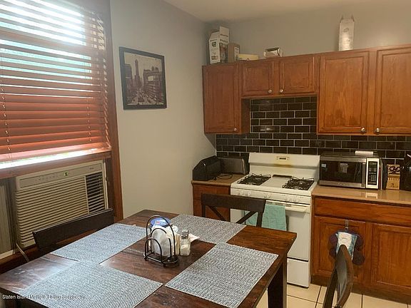 4th image of 83 Midland Ave