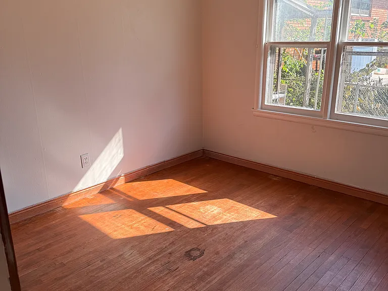 1410 N Ash St — Photo 5