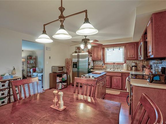 5th image of 51 Saber Ln