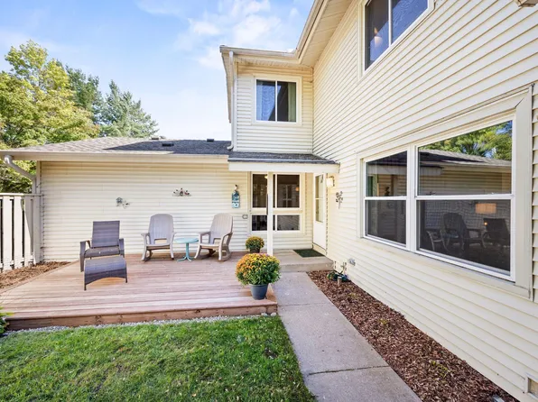 1066 Carmel Ct, Shoreview, MN 55126