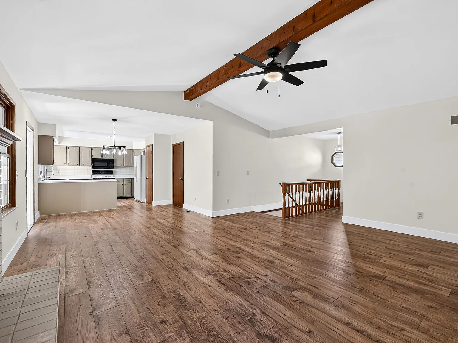 3 bed, 1385 sqft, $2,995 — Photo 4