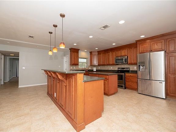 3rd image of 408 Belle Claire Ave