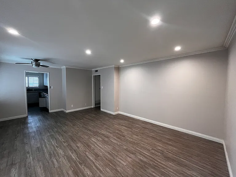 442 S Rexford Dr — Photo 6