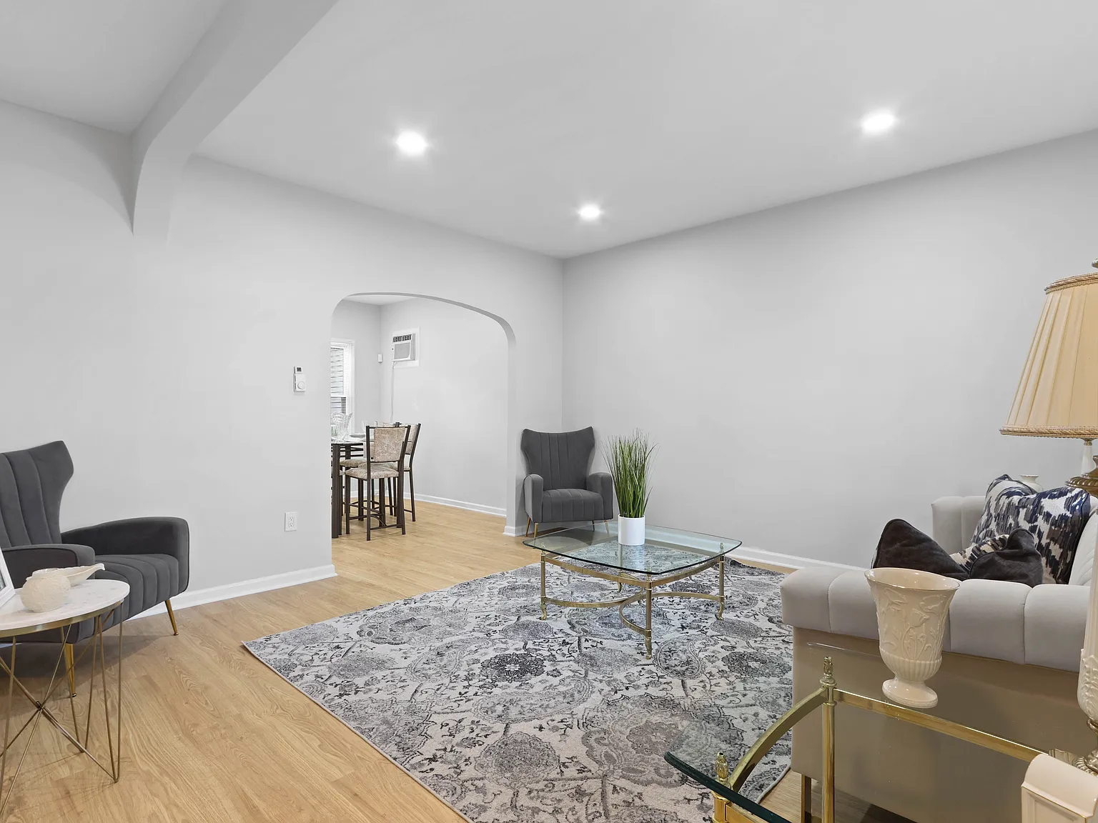 5 bed, 1400 sqft, $2,650 — Photo 4