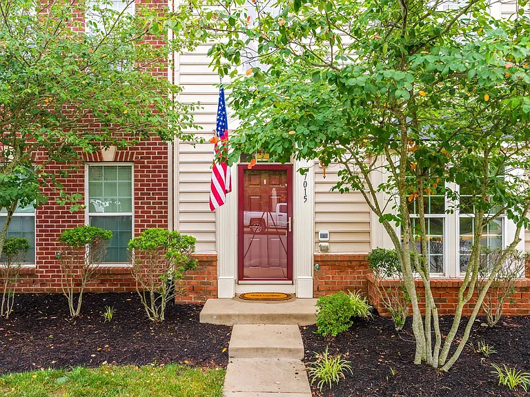 7015 Trek Way — Photo 3