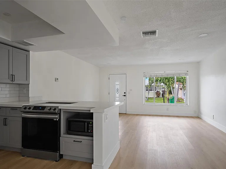 4510 NW 49th Dr — Photo 10