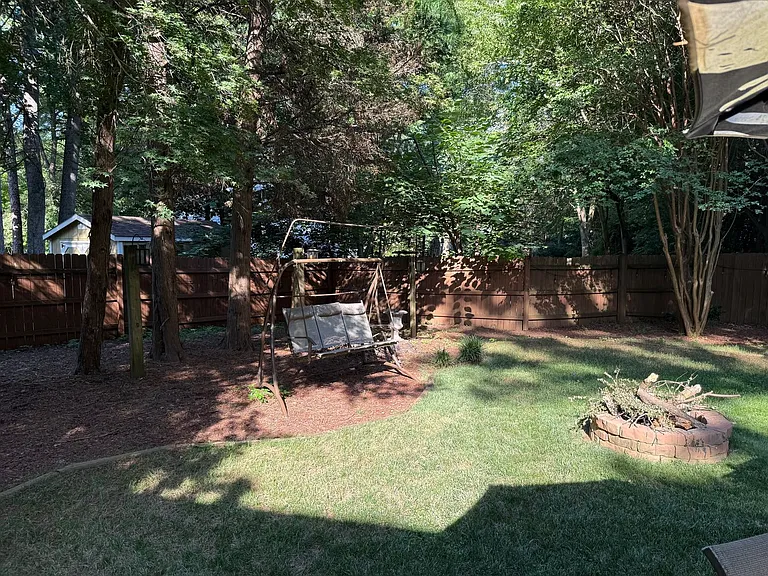 203 Aurora Ln — Photo 3