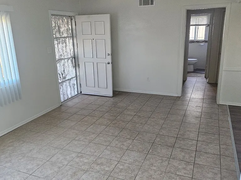 2035 W 102nd St — Photo 12