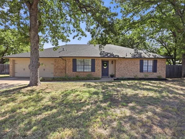 3811 Helmsford Dr, Arlington, TX 76016