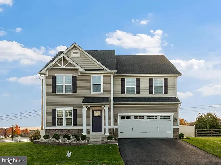 311 Sunrise Ct — Photo 1
